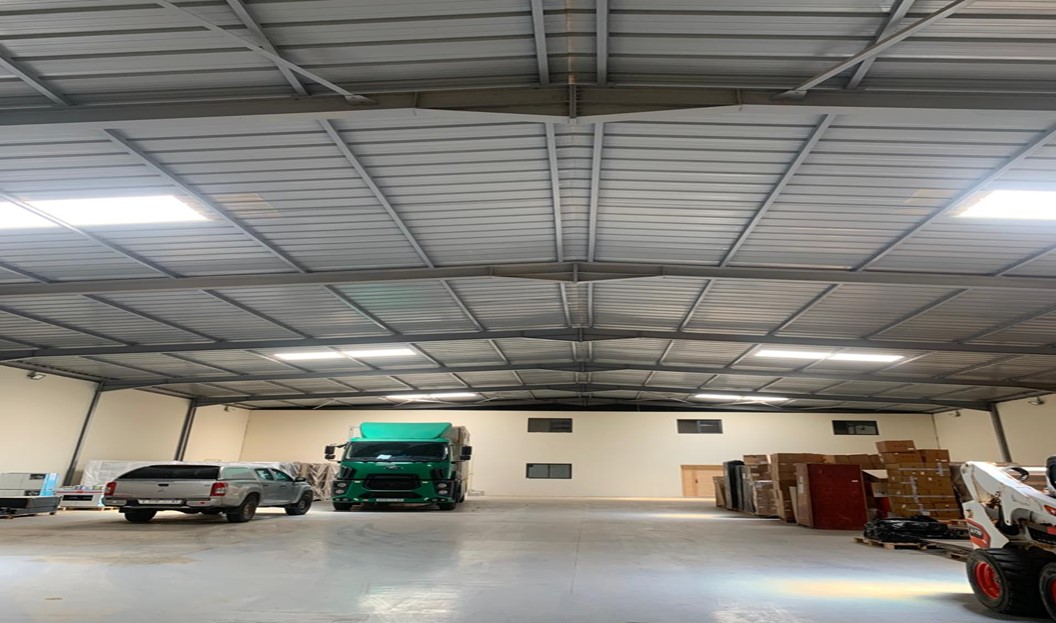 Hangar en charpente métallique
